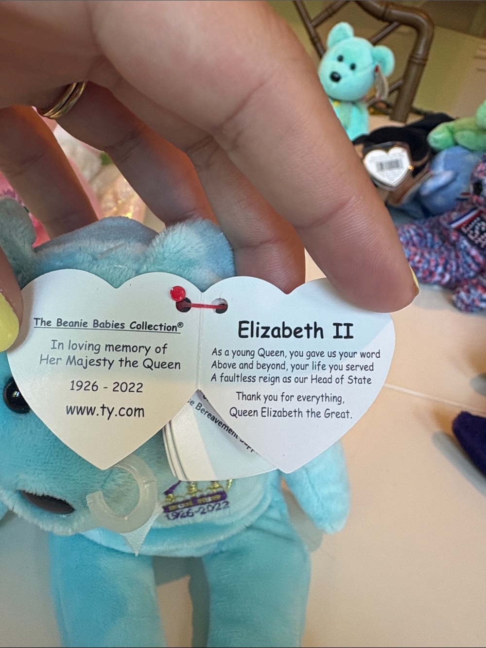 Elizabeth II - Picture 2 of 6